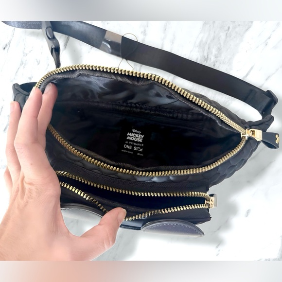 🖤 Disney Mickey Mouse Belt Bag / Fanny Pack – NWT 🖤 - Picture 3 of 12